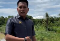 Legislator Nasdem, Abd Rahman Saat mengunjungi Jembatan Ambruk